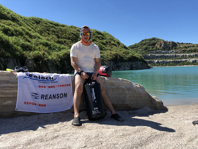 Cestování po přírodě, vodotěsné první: jedinečně navržený vodotěsný batoh z Outdoor Seachock
