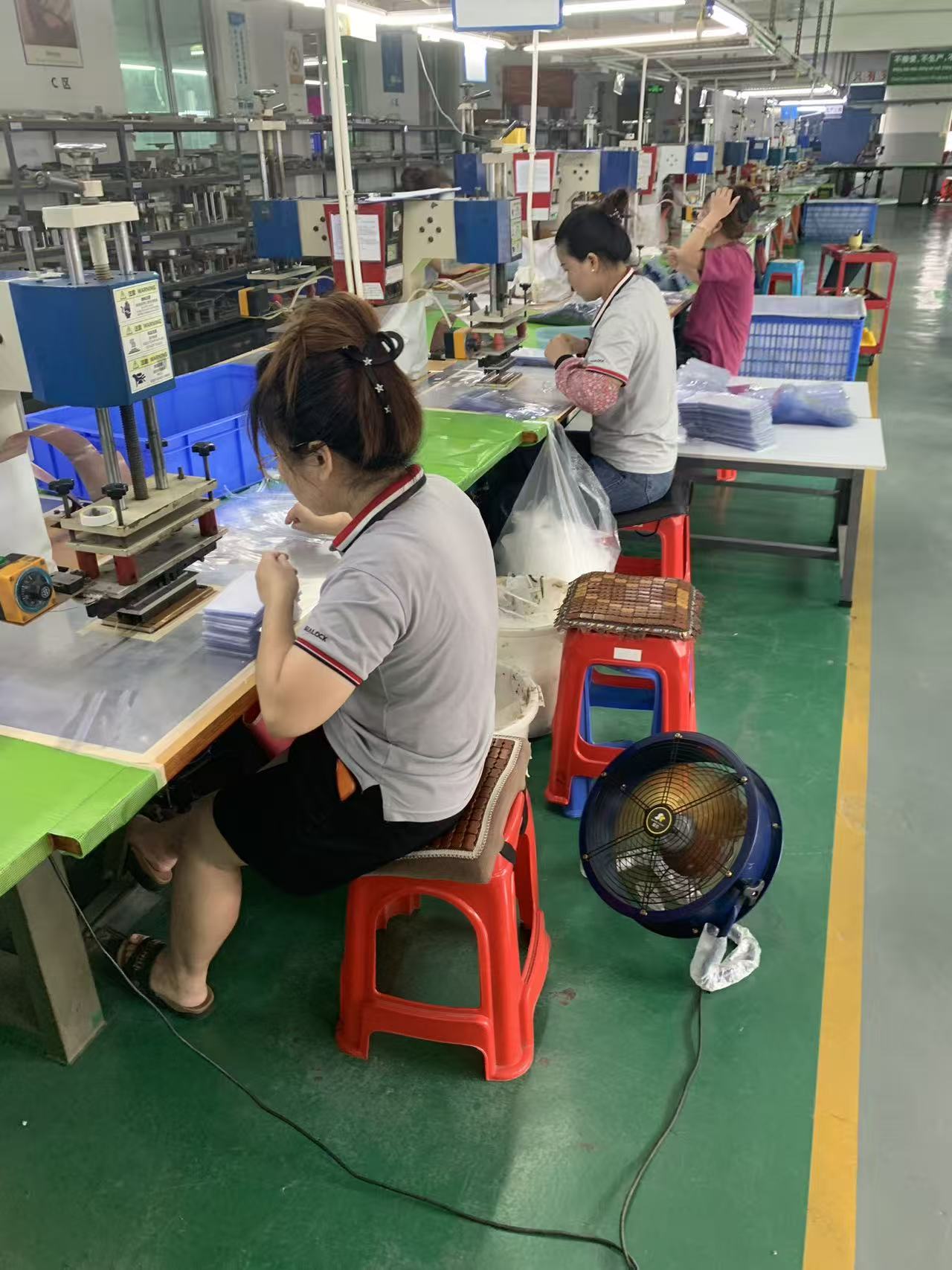 Dry Bag Factory: Výrobní kapacita a standardy kvality
