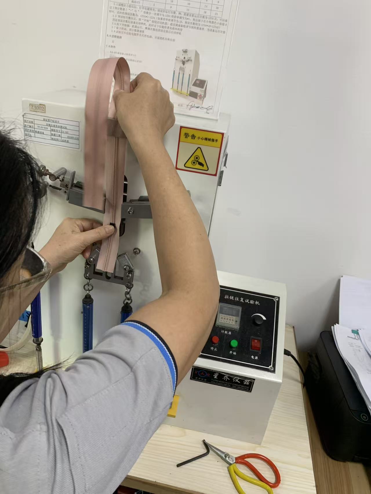 Zipper reciprocating durability testing machine testing waterproof bag zipper performance2