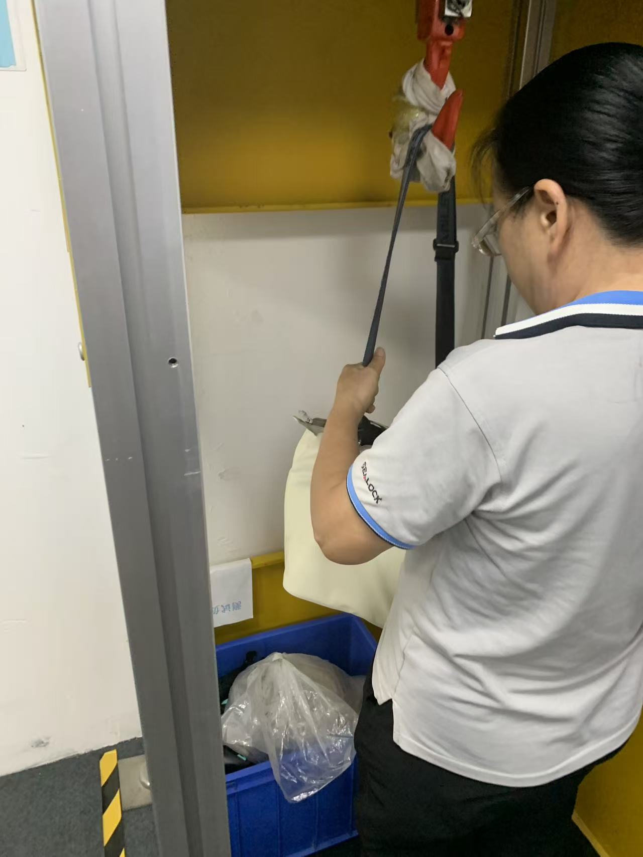 Load bearing test evaluating handle and strap strength of waterproof outdoor bags